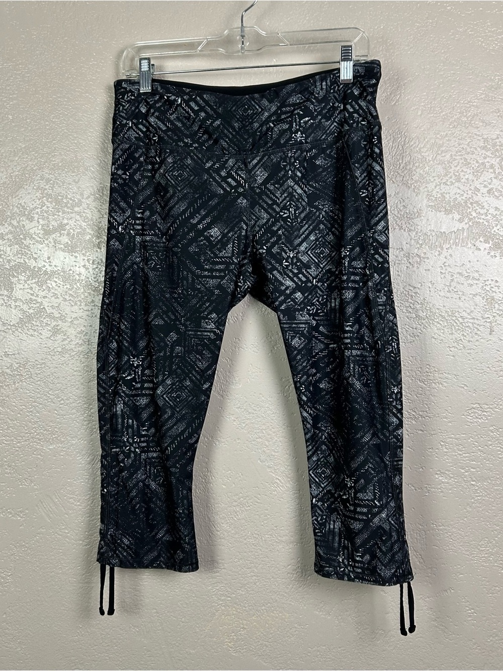 5 for $30 Maurices Black & Gray Cropped Drawstring Active Capris